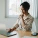 woman using bulk sms software