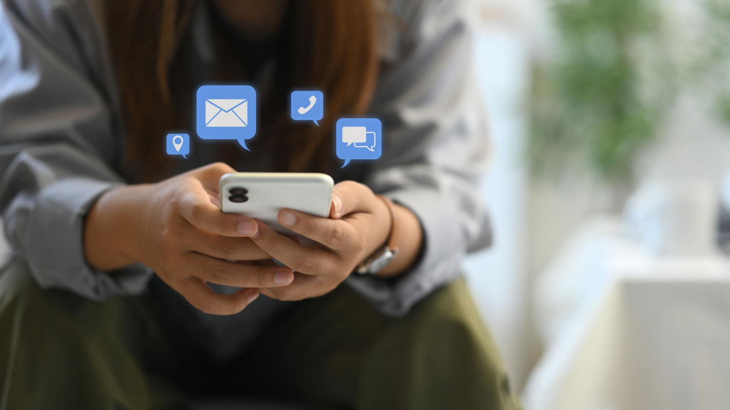 How Schools in the UK Use SMS Messaging for Fall Updates