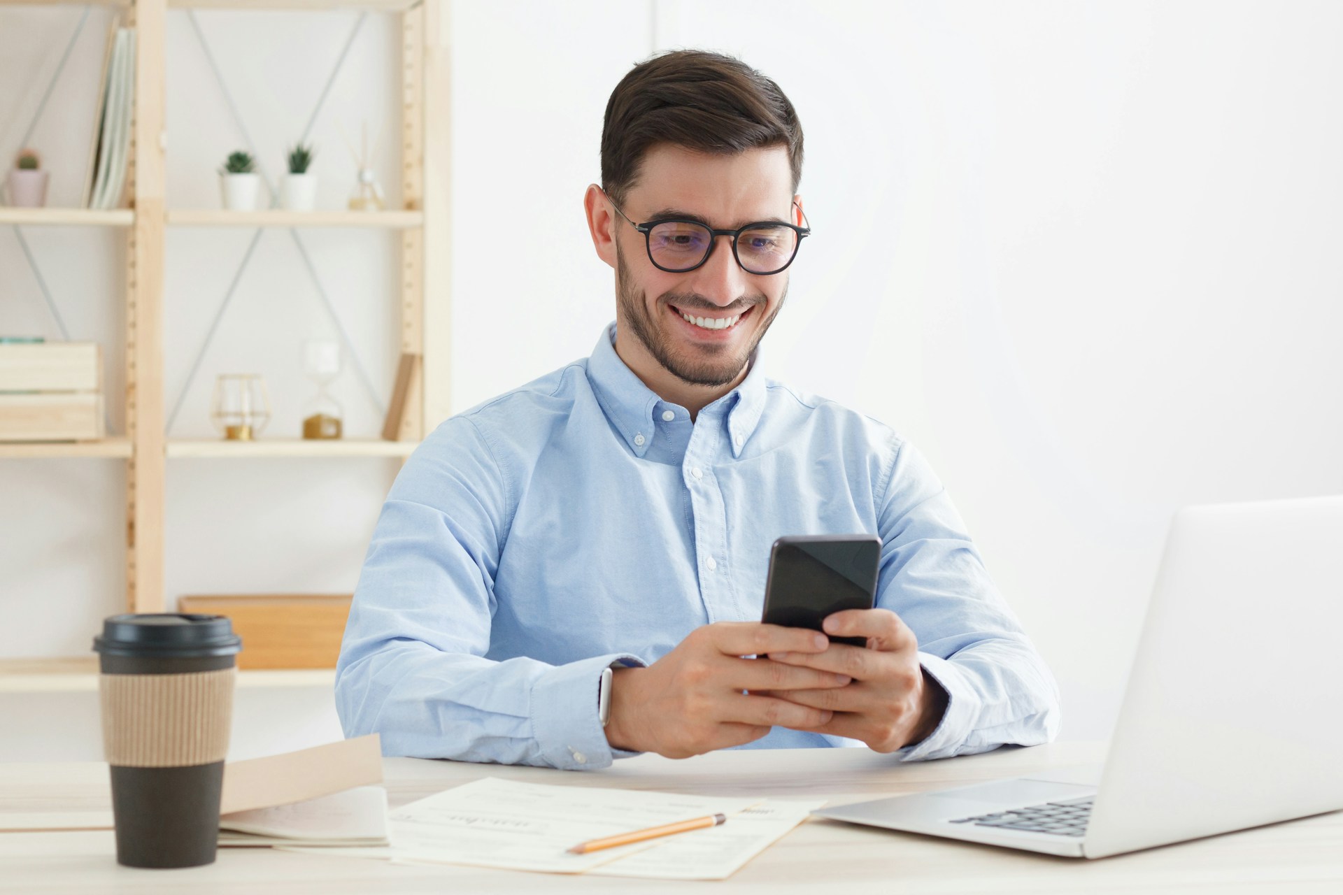 Simple Ways the SMS Platform UK Helps During Black Friday