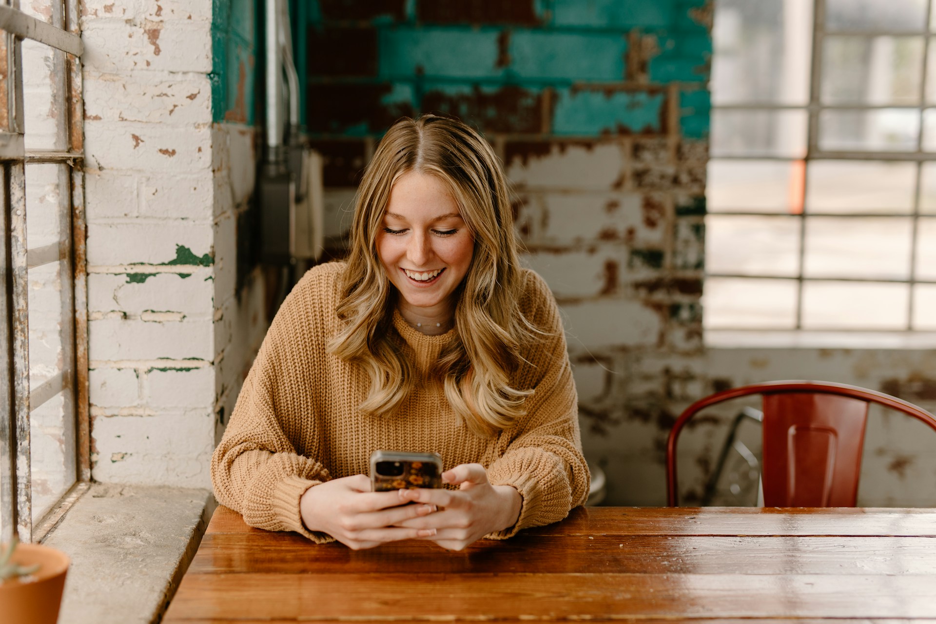 Easy Ways to Launch a Holiday Promo with Two Messaging Channels