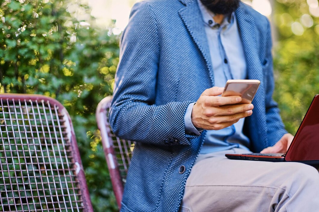 How Bulk SMS Marketing Services Boost Q4 Retail Updates